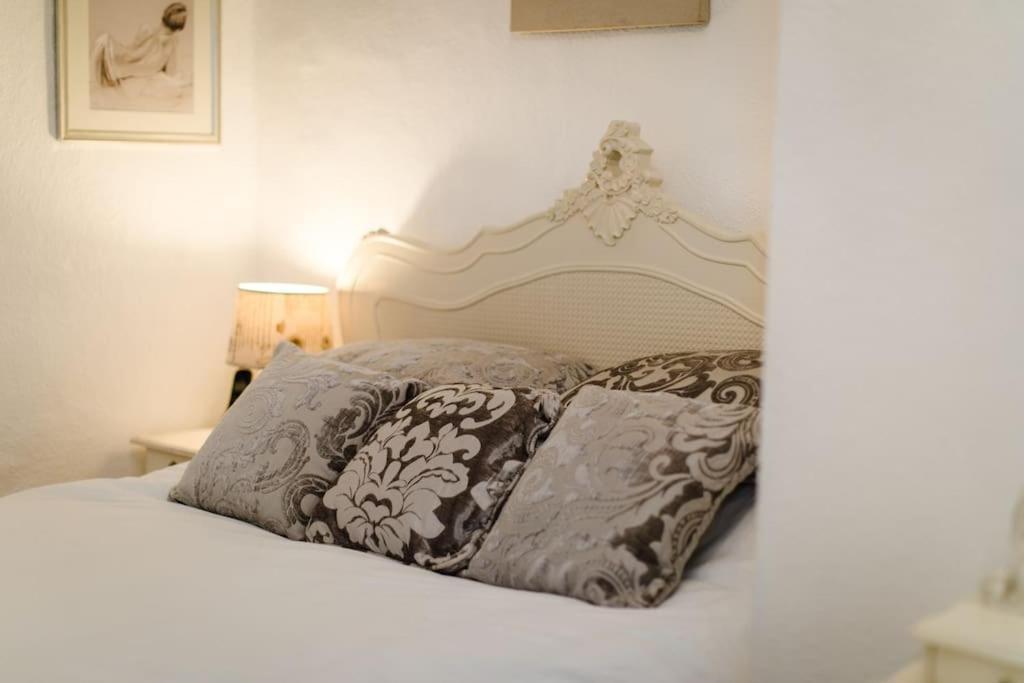 1800 Period Grade 2 Listed Cottage Addingham Экстерьер фото
