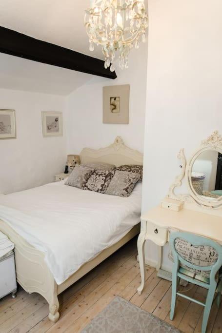 1800 Period Grade 2 Listed Cottage Addingham Экстерьер фото