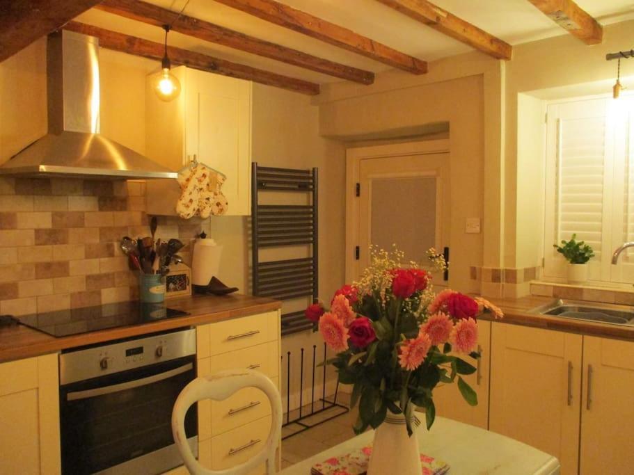 1800 Period Grade 2 Listed Cottage Addingham Экстерьер фото