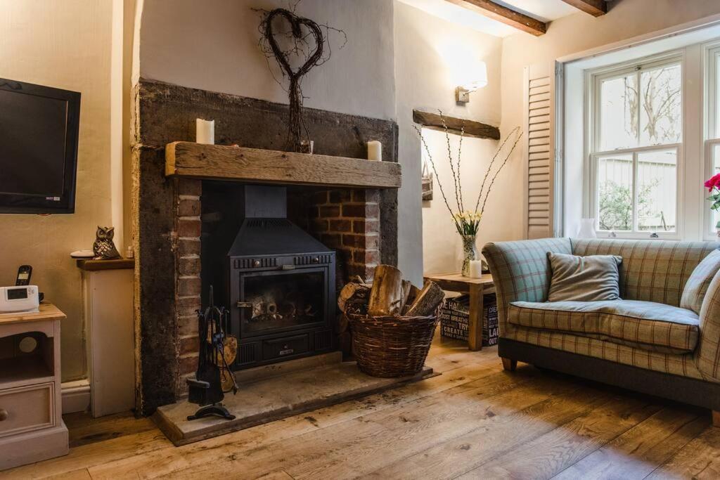 1800 Period Grade 2 Listed Cottage Addingham Экстерьер фото